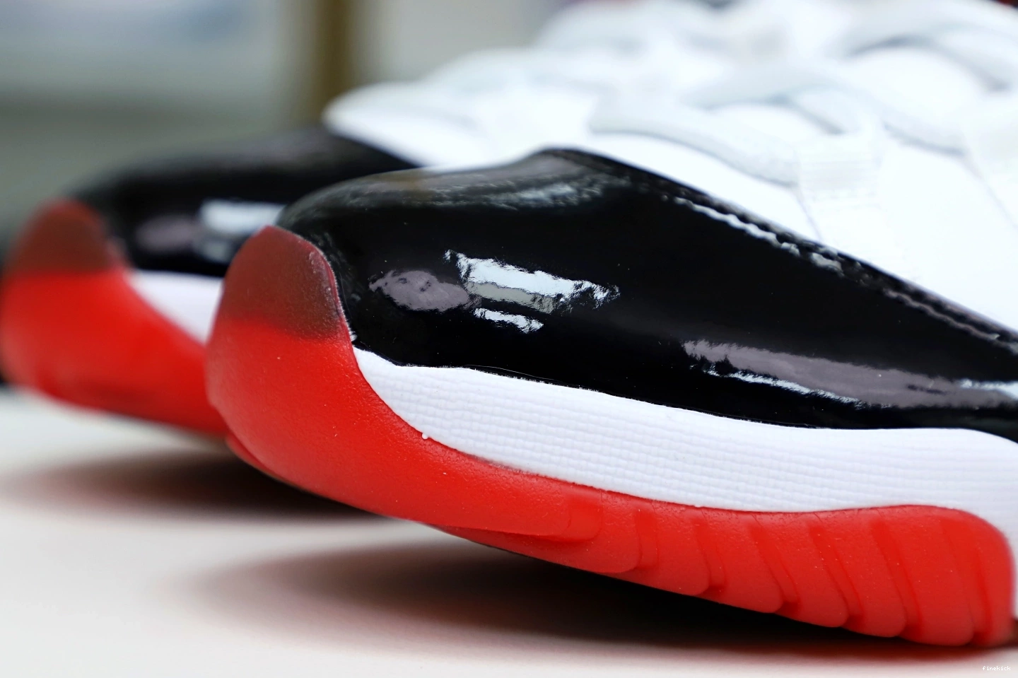 BRED 11 WHITE JORDAN LOW AIR 0317